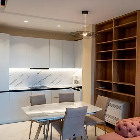 Deluxe Apartment-swimming Pool Daire *